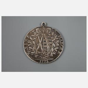 Drei gehenkelte historische Münzen