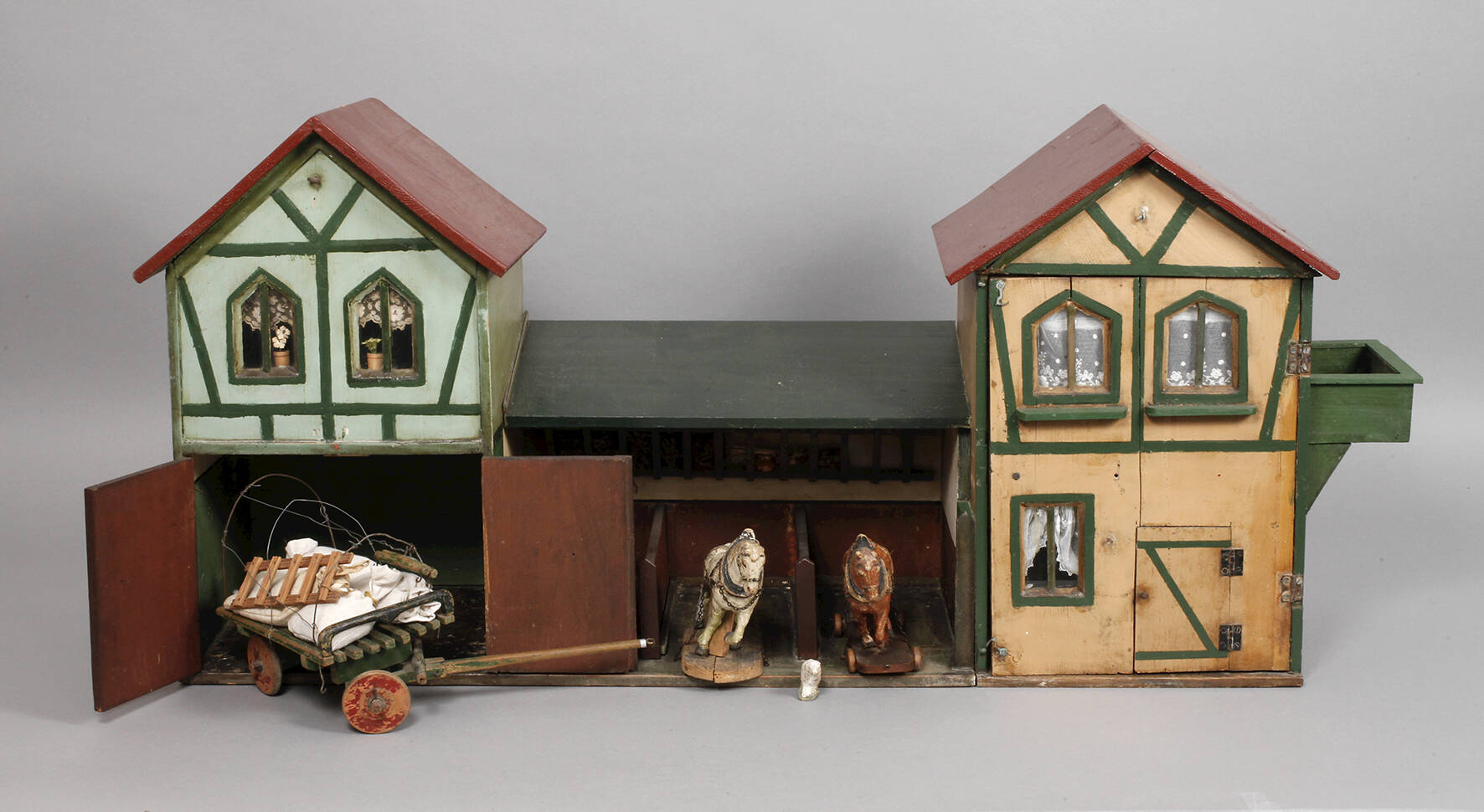 Großer Bauernhof mit Kutsche