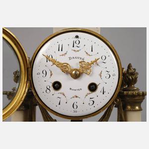 Kaminuhr mit zwei Beistellern