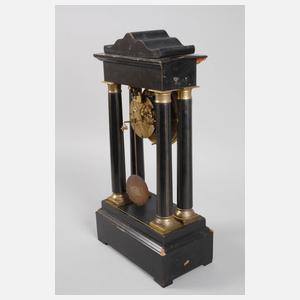 Portaluhr mit Glasdom