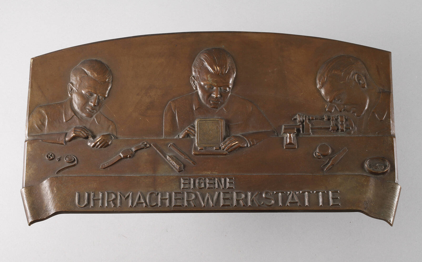 Bronzerelief Uhrmacherwerkstätte