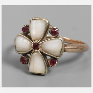 Historischer Damenring mit Bein und Rubinen