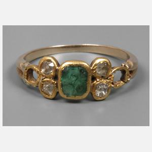 Historischer Damenring mit Smaragd und Diamanten