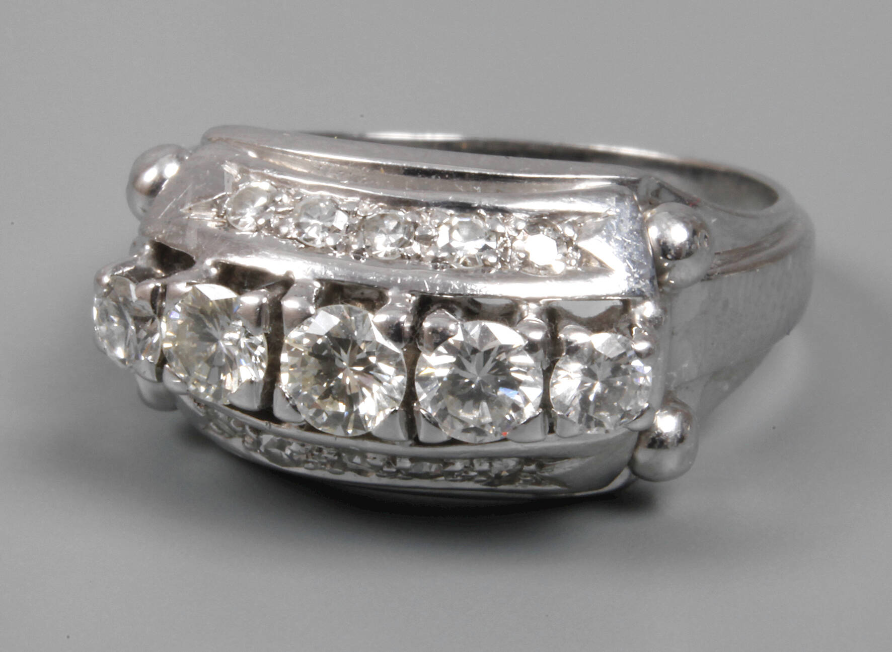 Damenring mit Brillanten