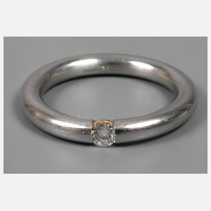 Platinring mit Brillant