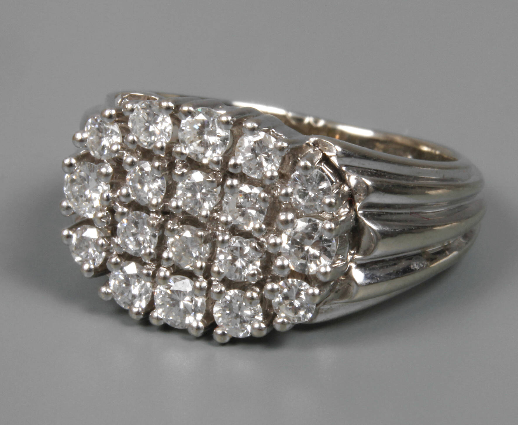 Damenring mit Brillanten