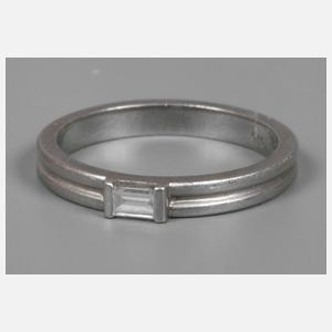 Platinring mit Diamant