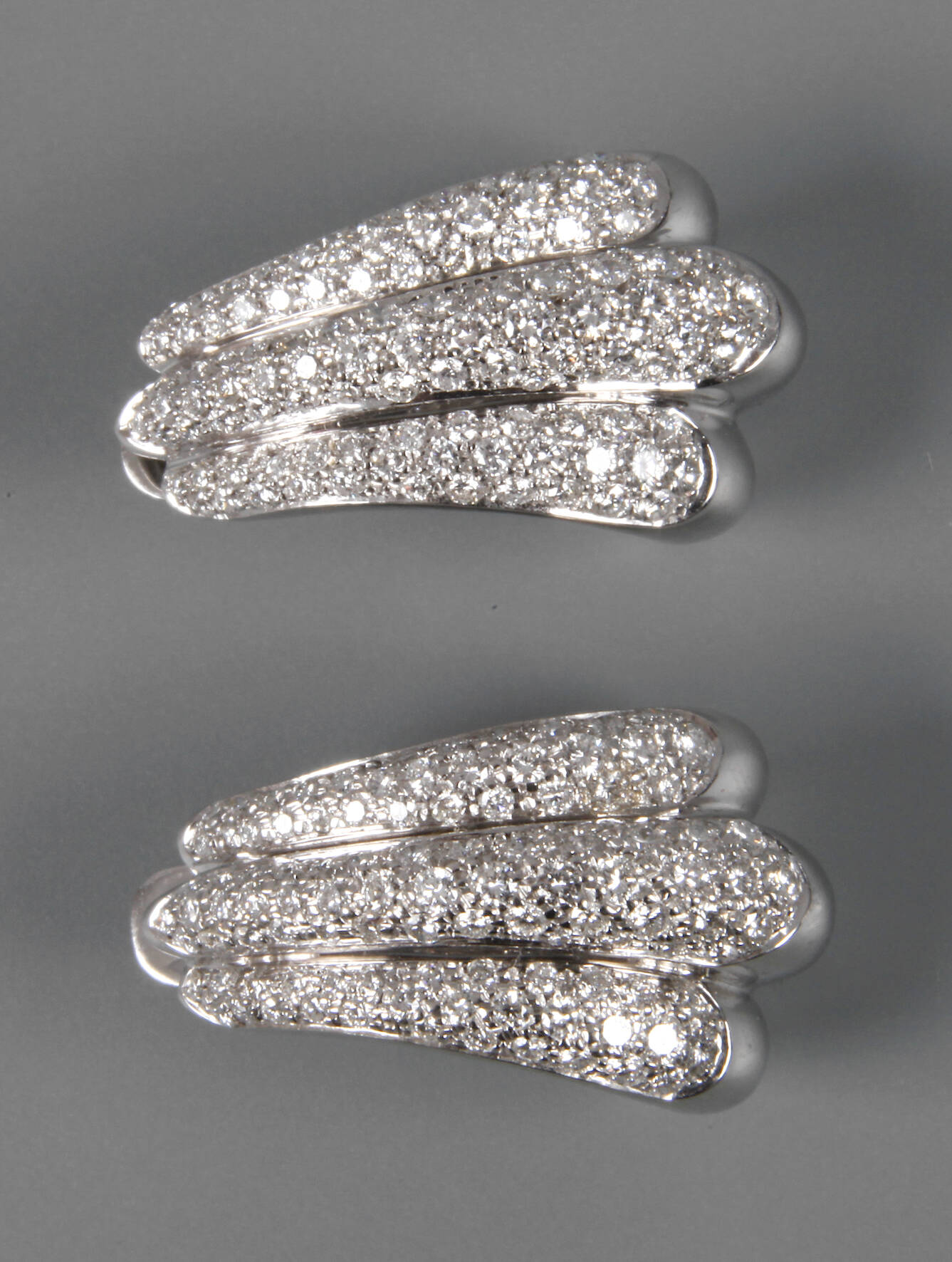 Paar Ohrringe mit Brillanten