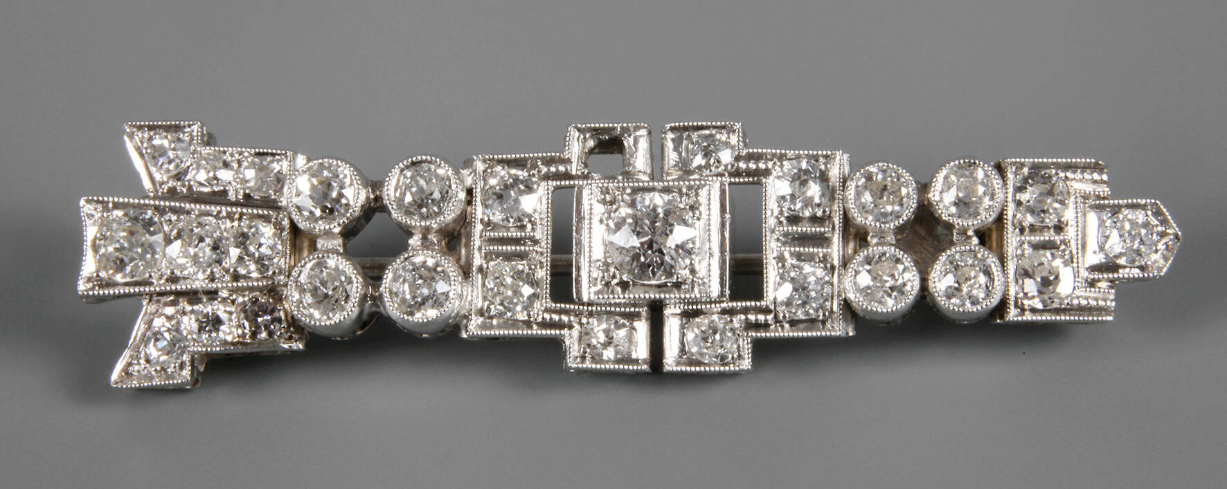 Brosche mit Diamanten