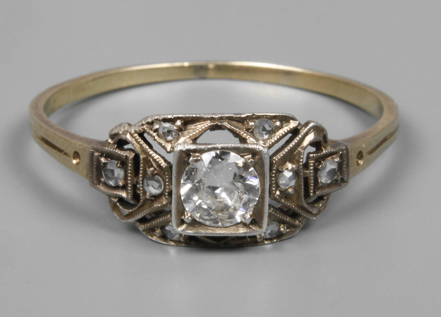 Damenring mit Brillant