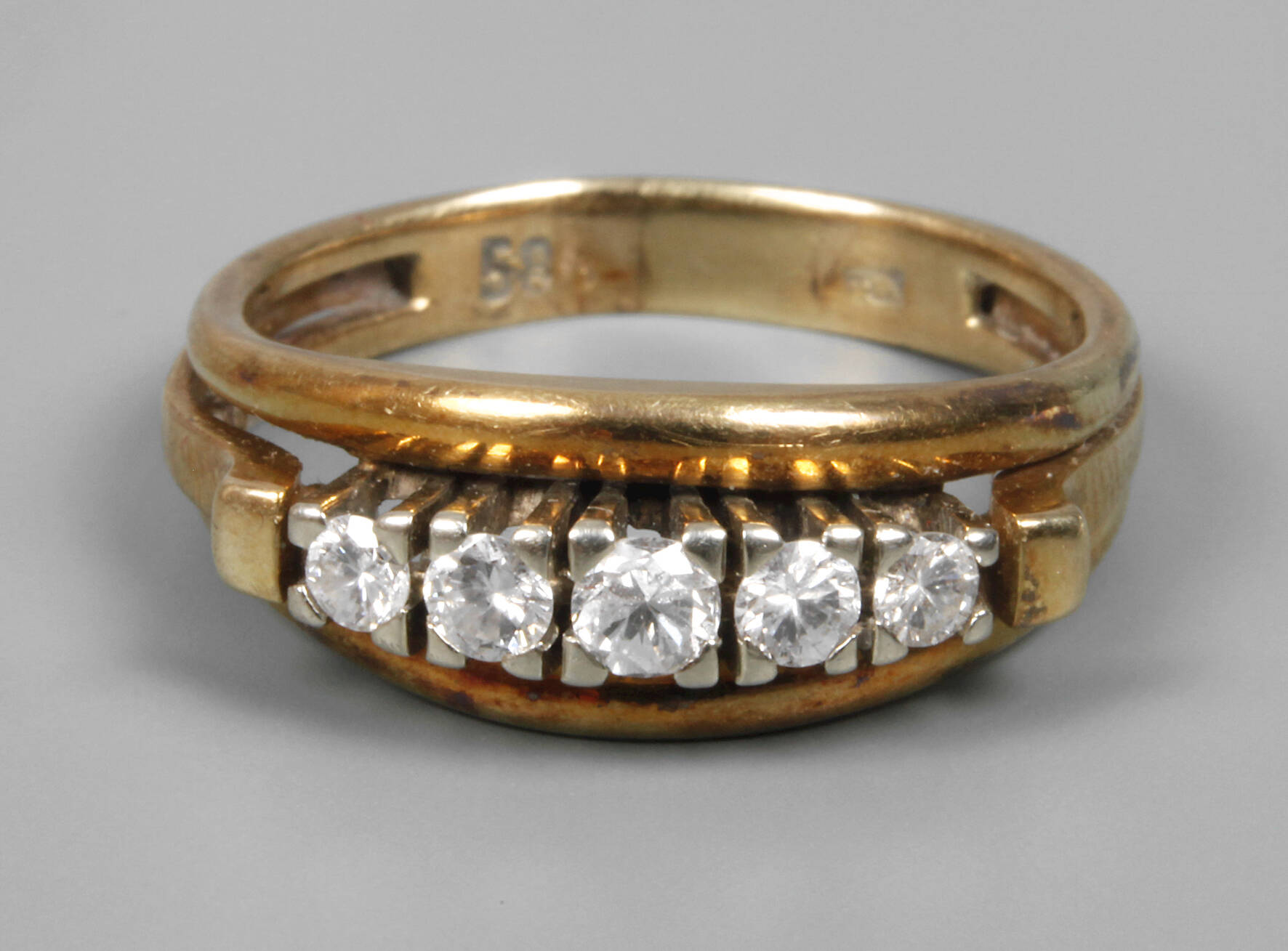 Damenring mit Brillanten