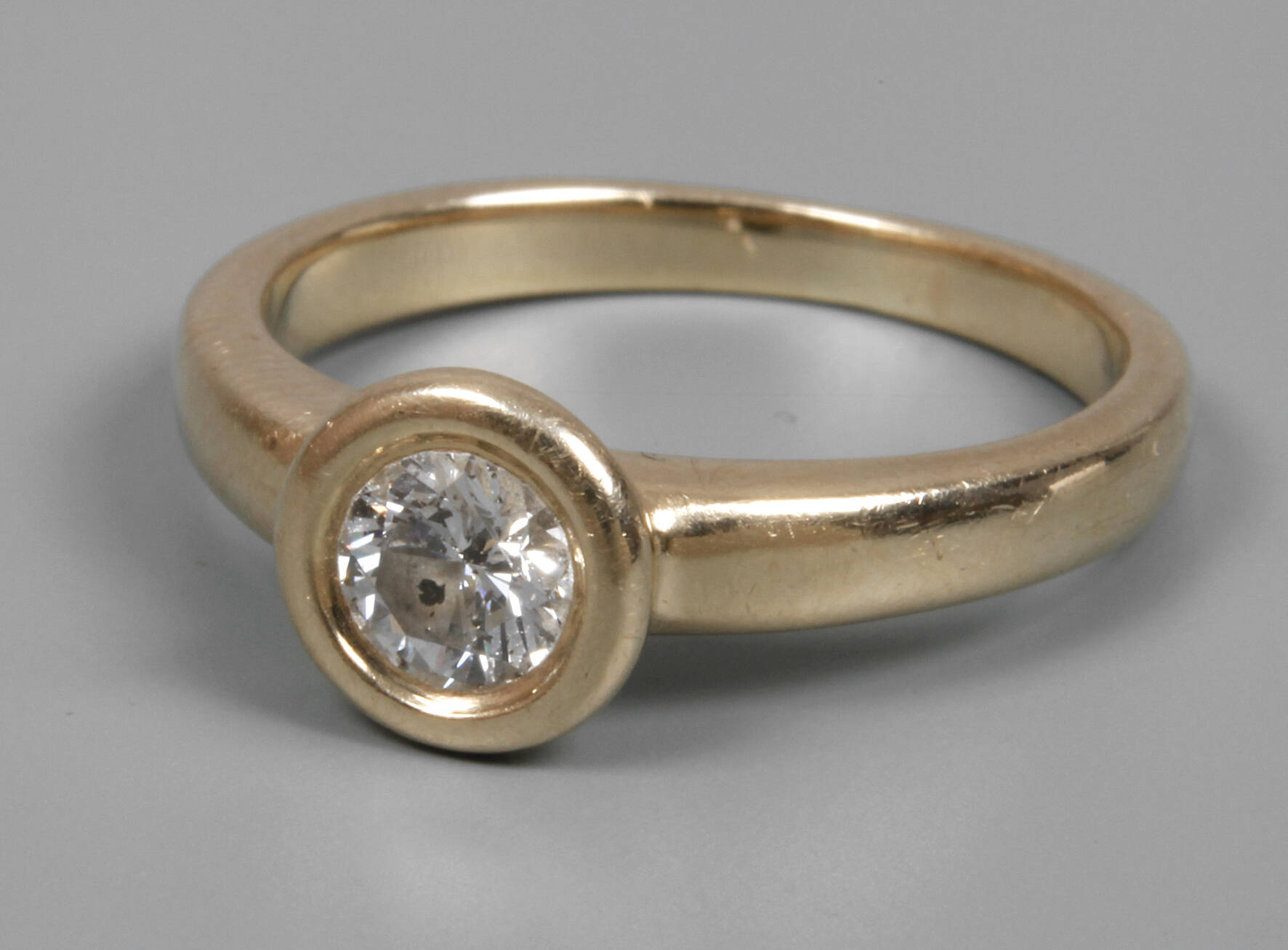 Damenring mit Brillant