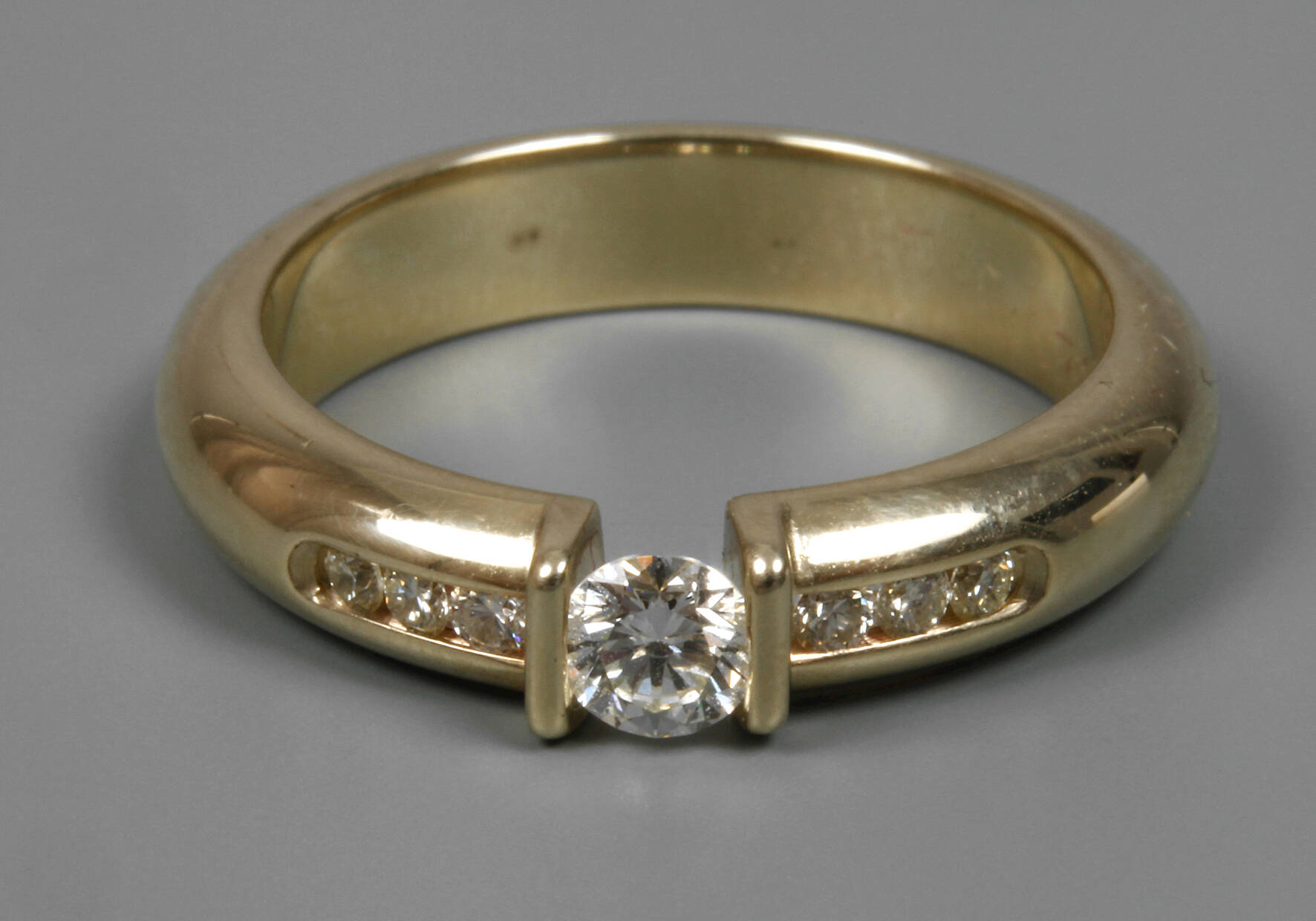 Damenring mit Brillanten