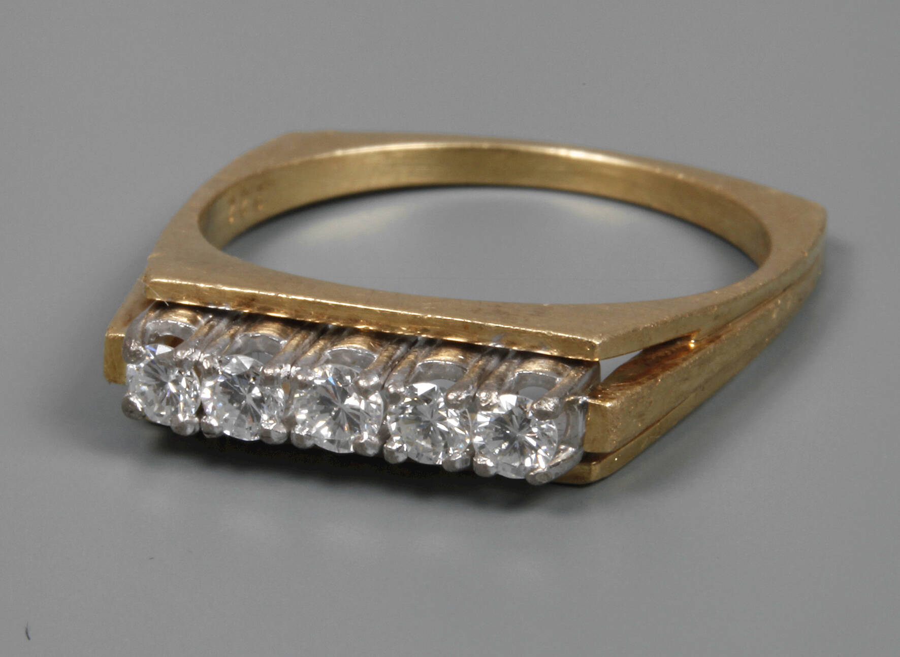 Damenring mit Brillanten