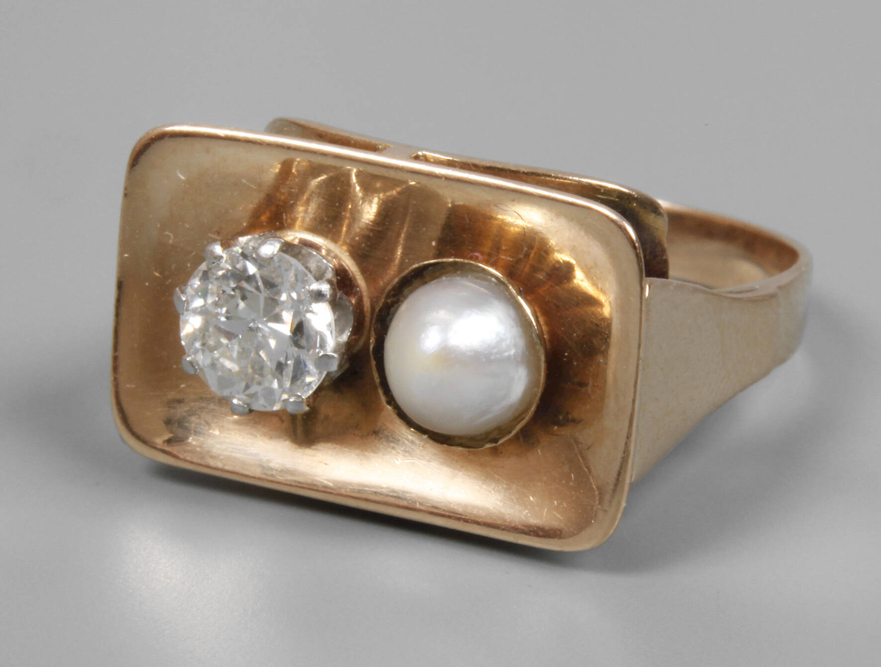 Damenring mit Brillant und Perle