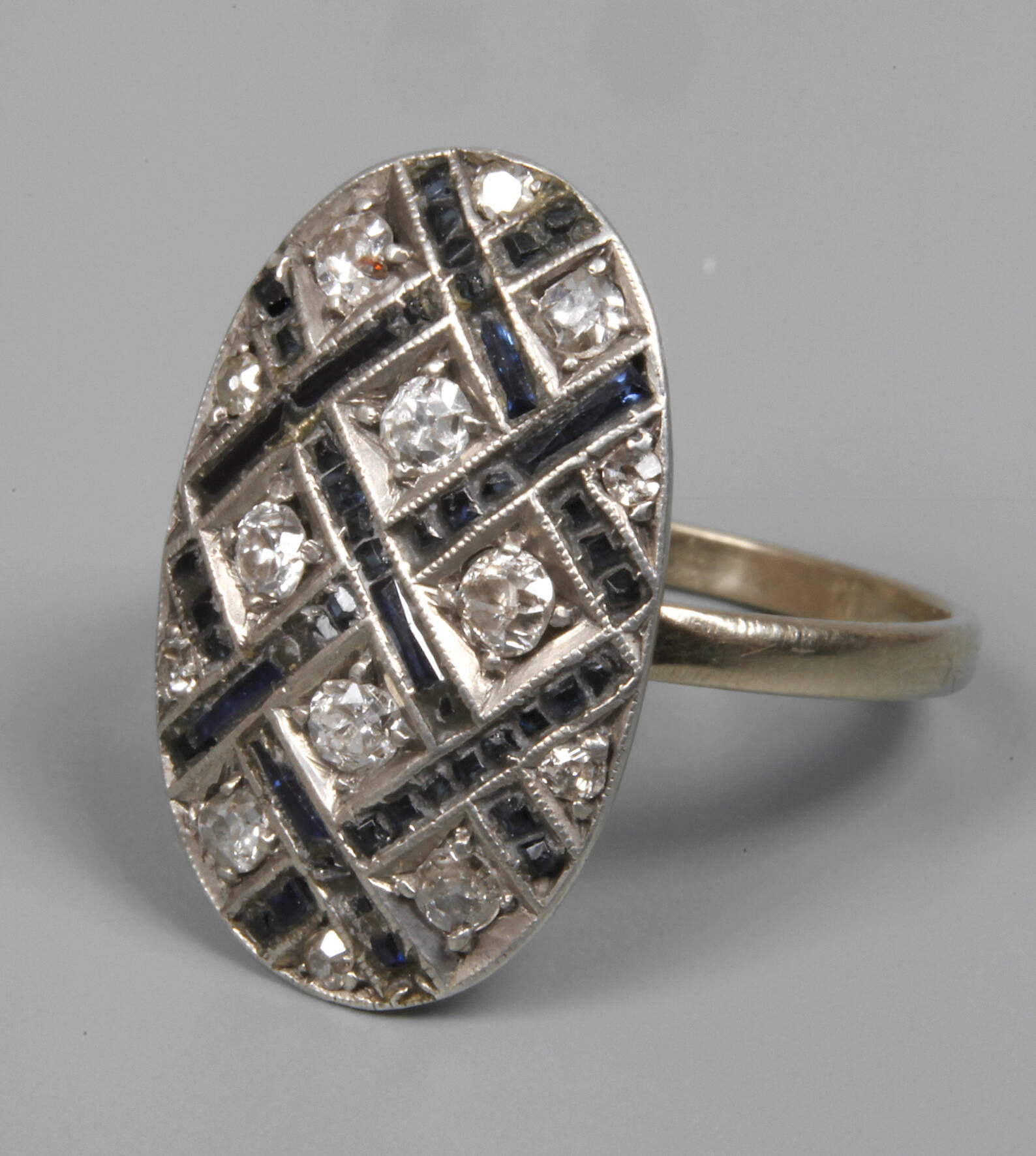 Damenring mit Brillanten und Saphiren