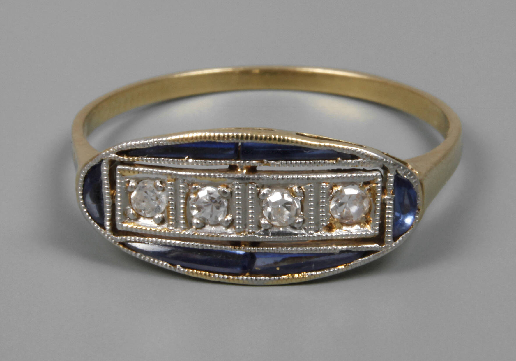 Damenring mit Diamanten und Saphiren