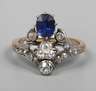 Damenring mit Saphir und Diamanten
