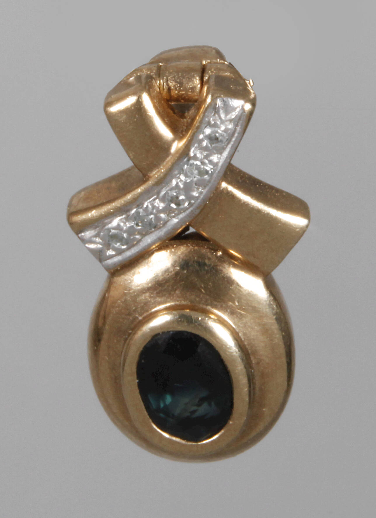 Clipanhänger mit Saphir und Diamanten