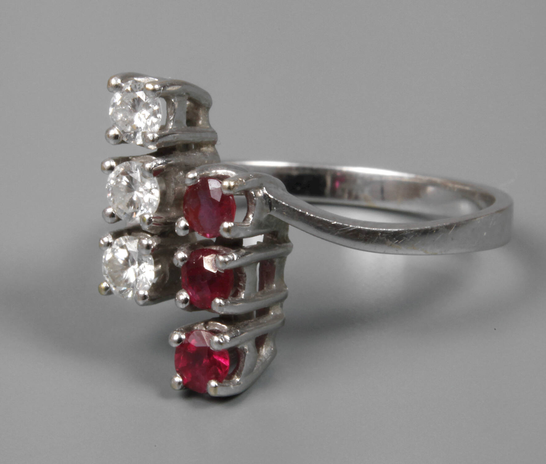 Damenring mit Rubinen und Brillanten