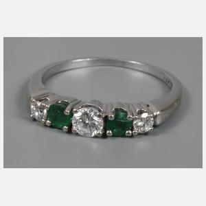 Damenring mit Brillanten und Smaragden