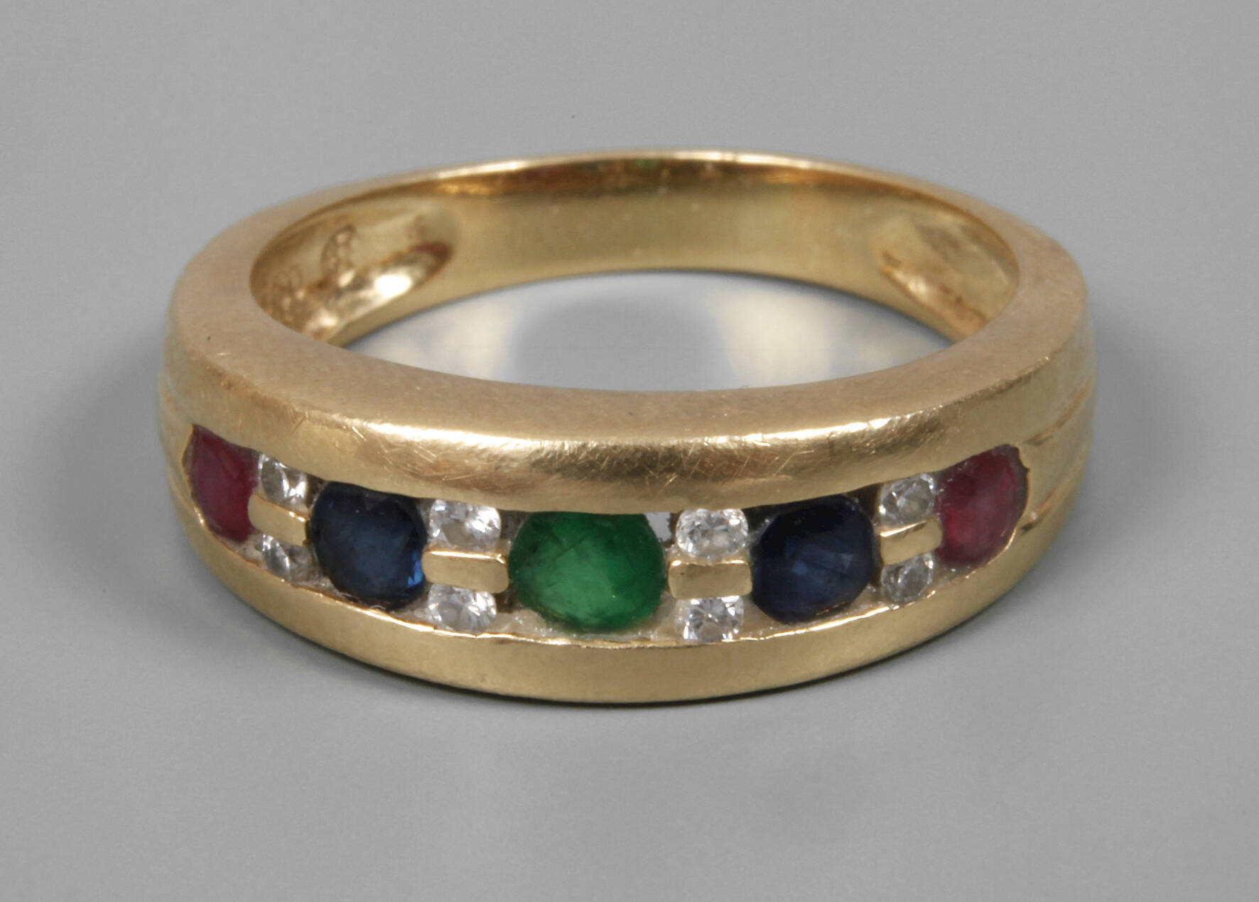 Damenring mit Steinbesatz