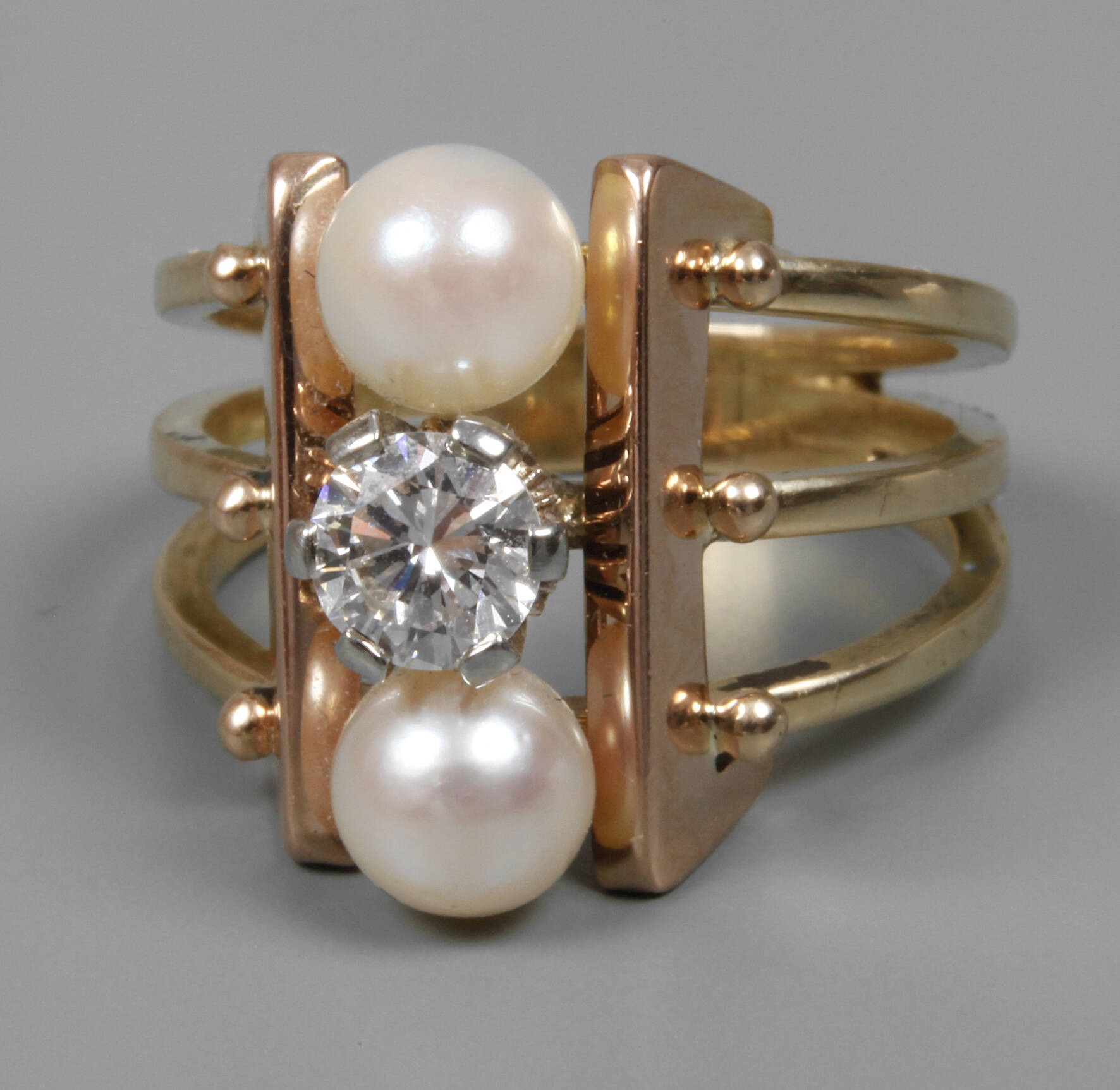 Damenring mit Perlen und Brillant