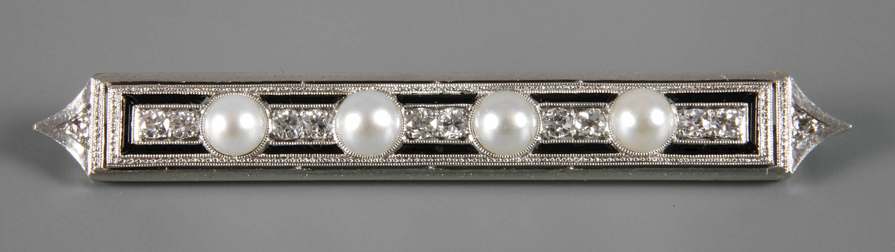 Brosche mit Perlen und Brillanten