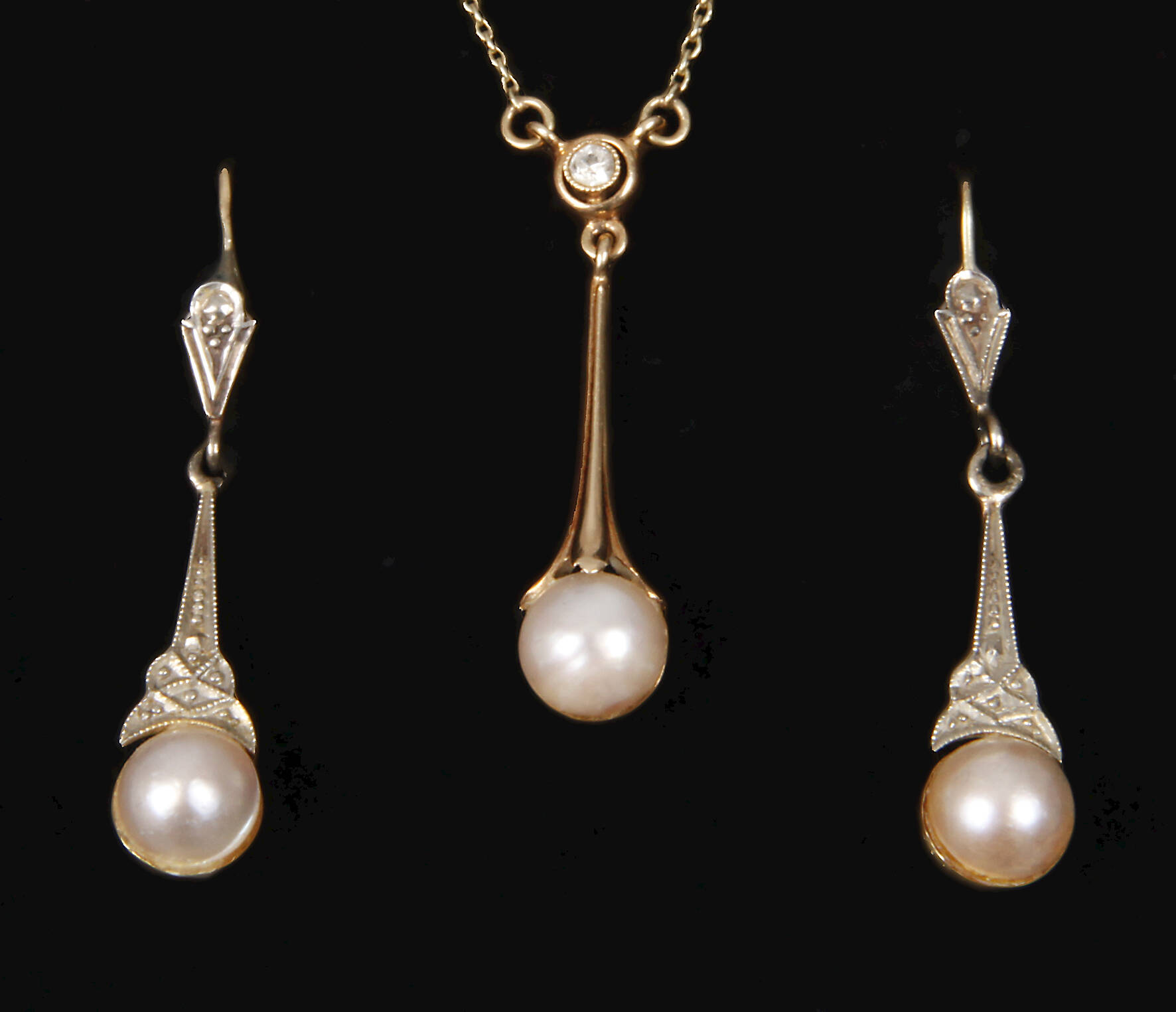 Schmuckset mit Perlen