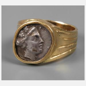 Ring mit griechischer Münze