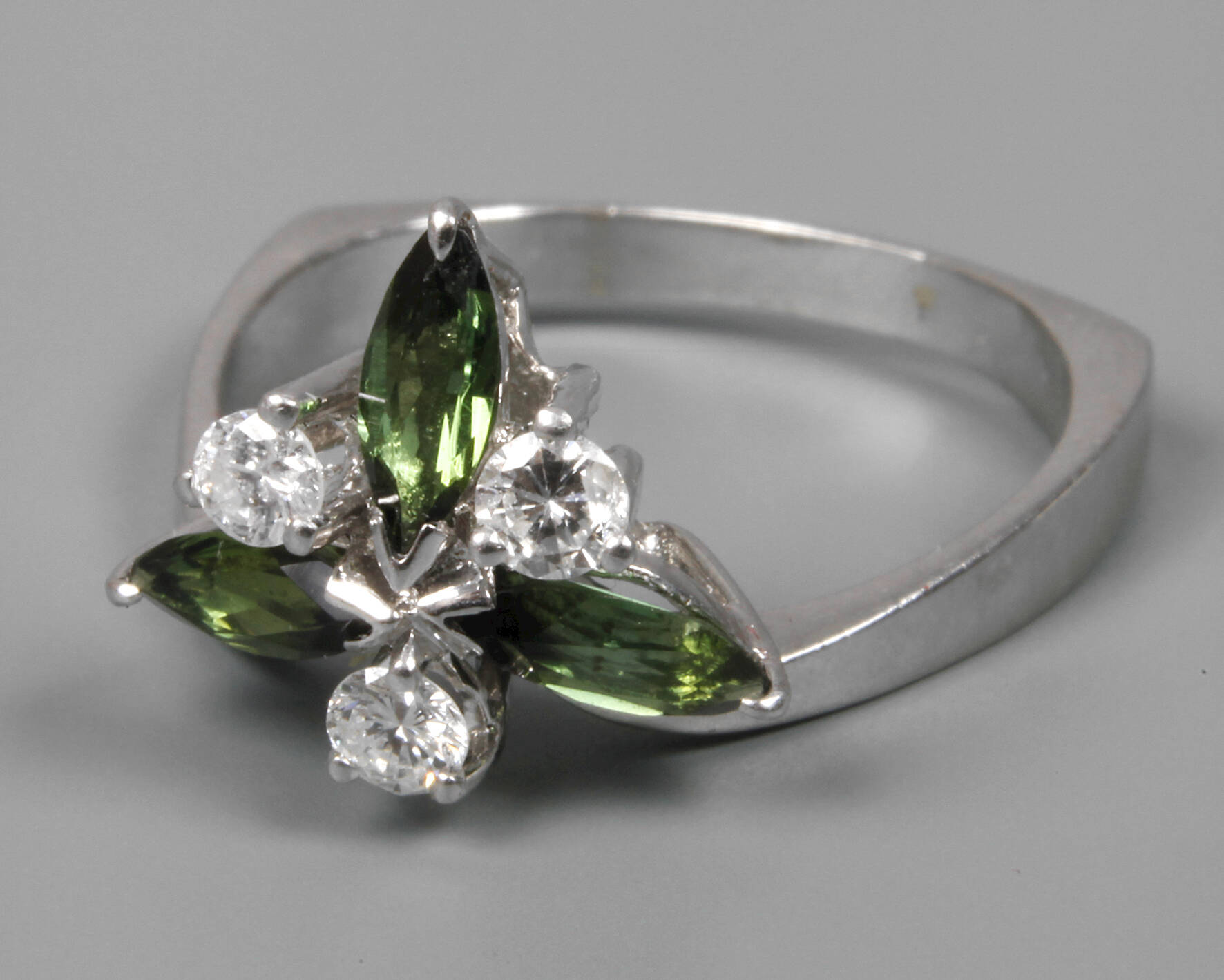 Damenring mit Brillanten und Turmalinen