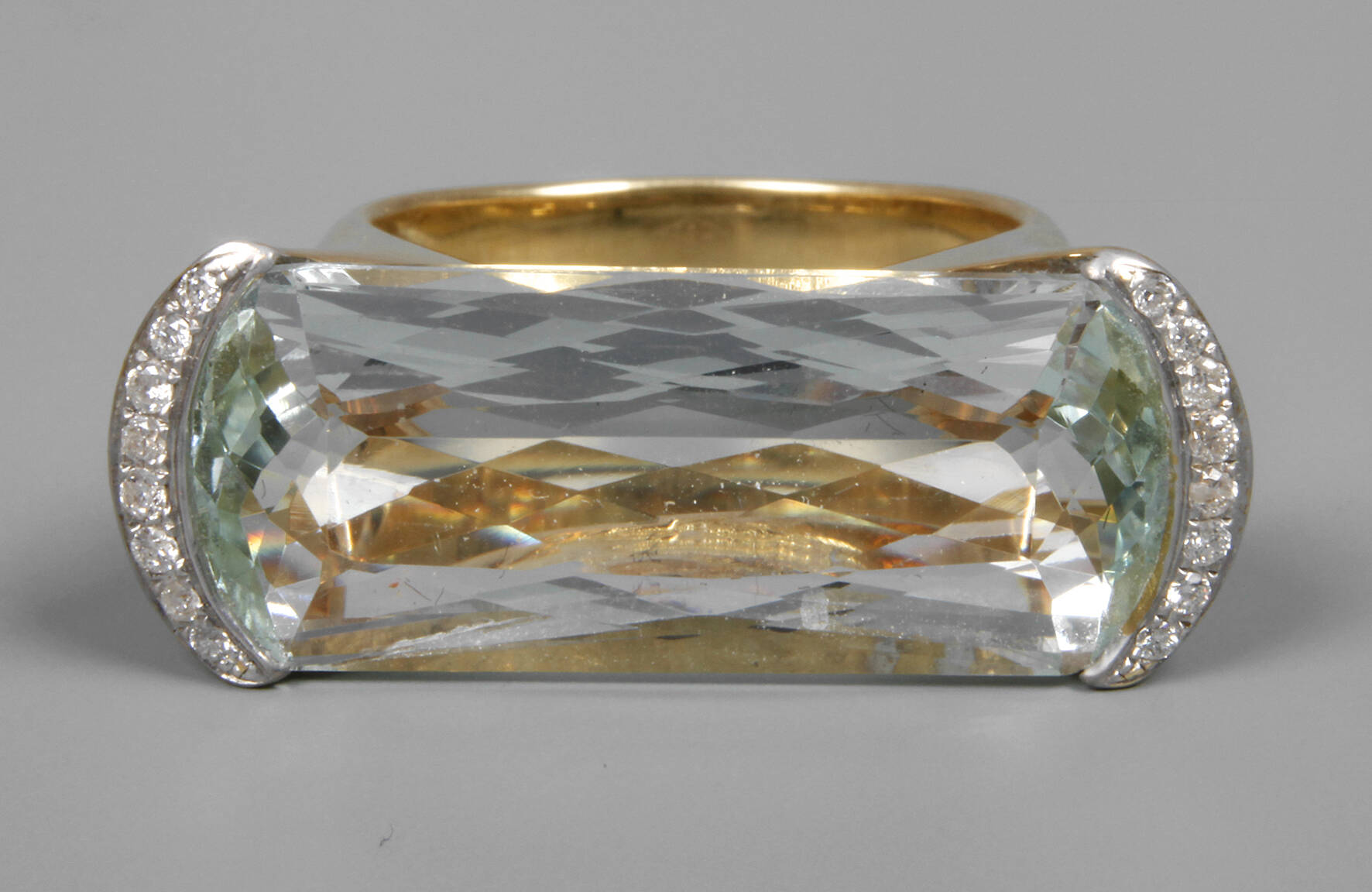 Damenring mit Aquamarin und Diamanten