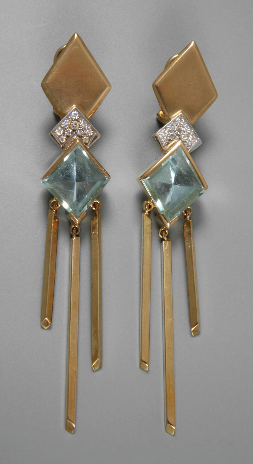 Paar Ohrhänger mit Aquamarinen und Brillanten