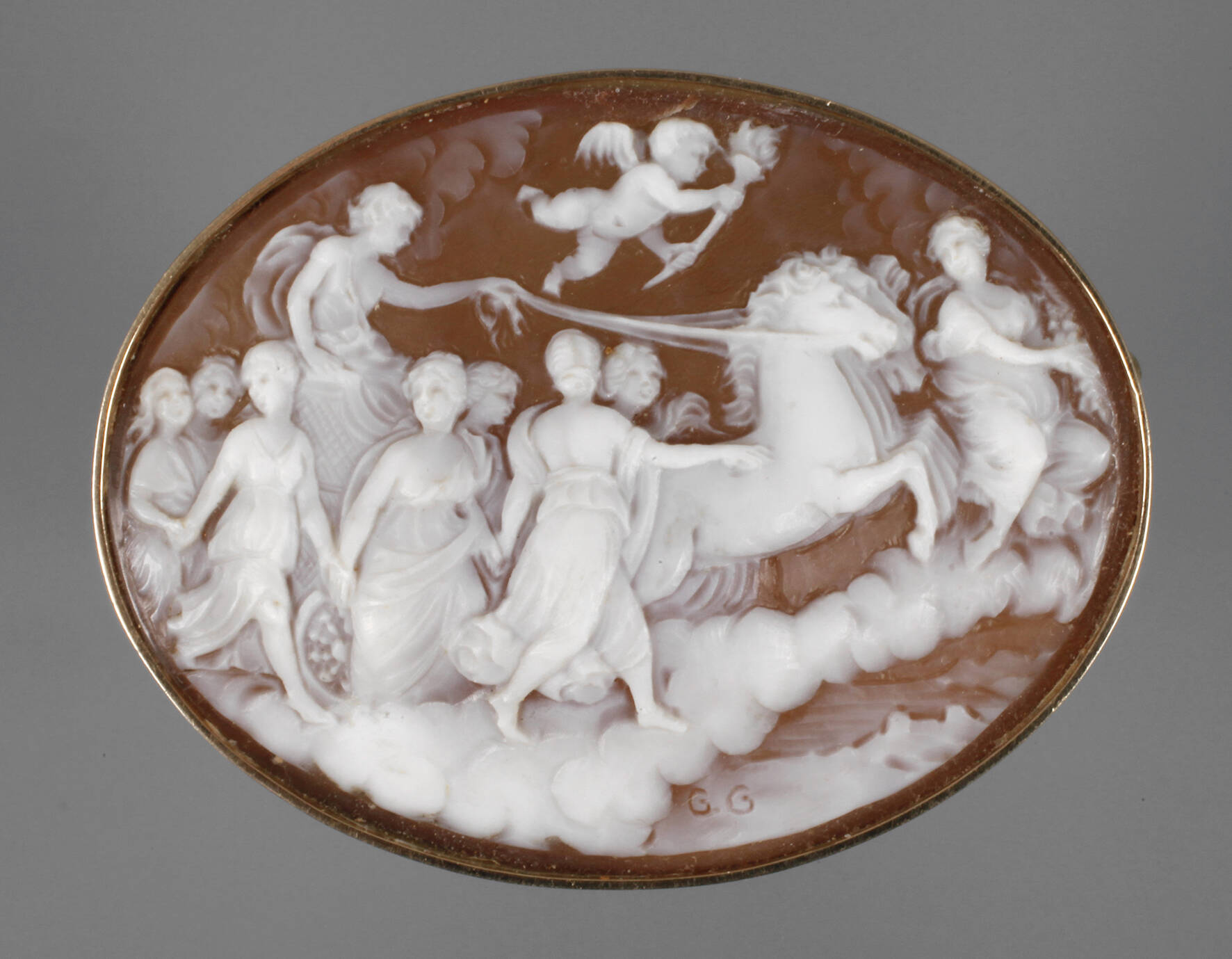 Brosche mit feiner Kamee