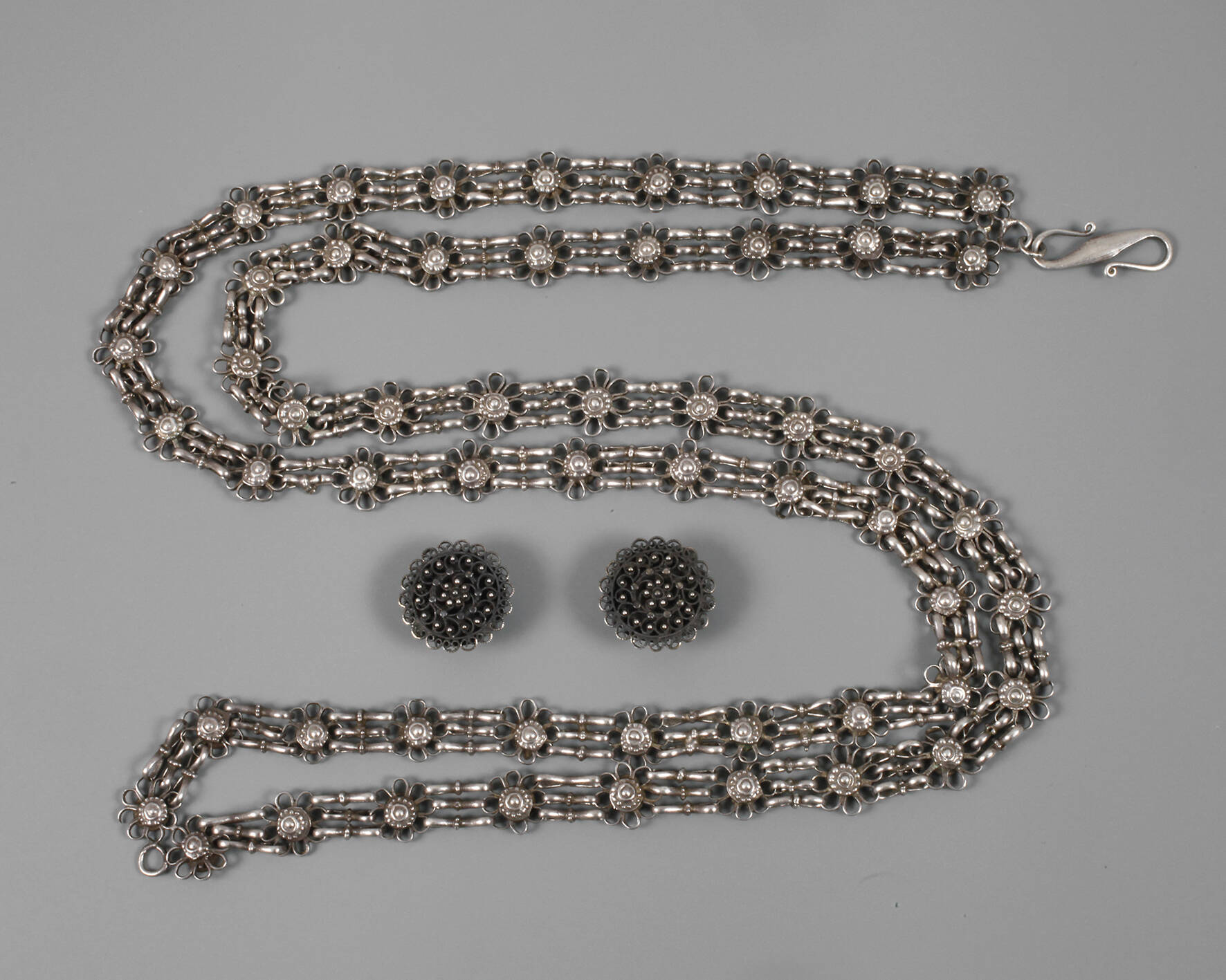 Zwei Teile Trachtenschmuck