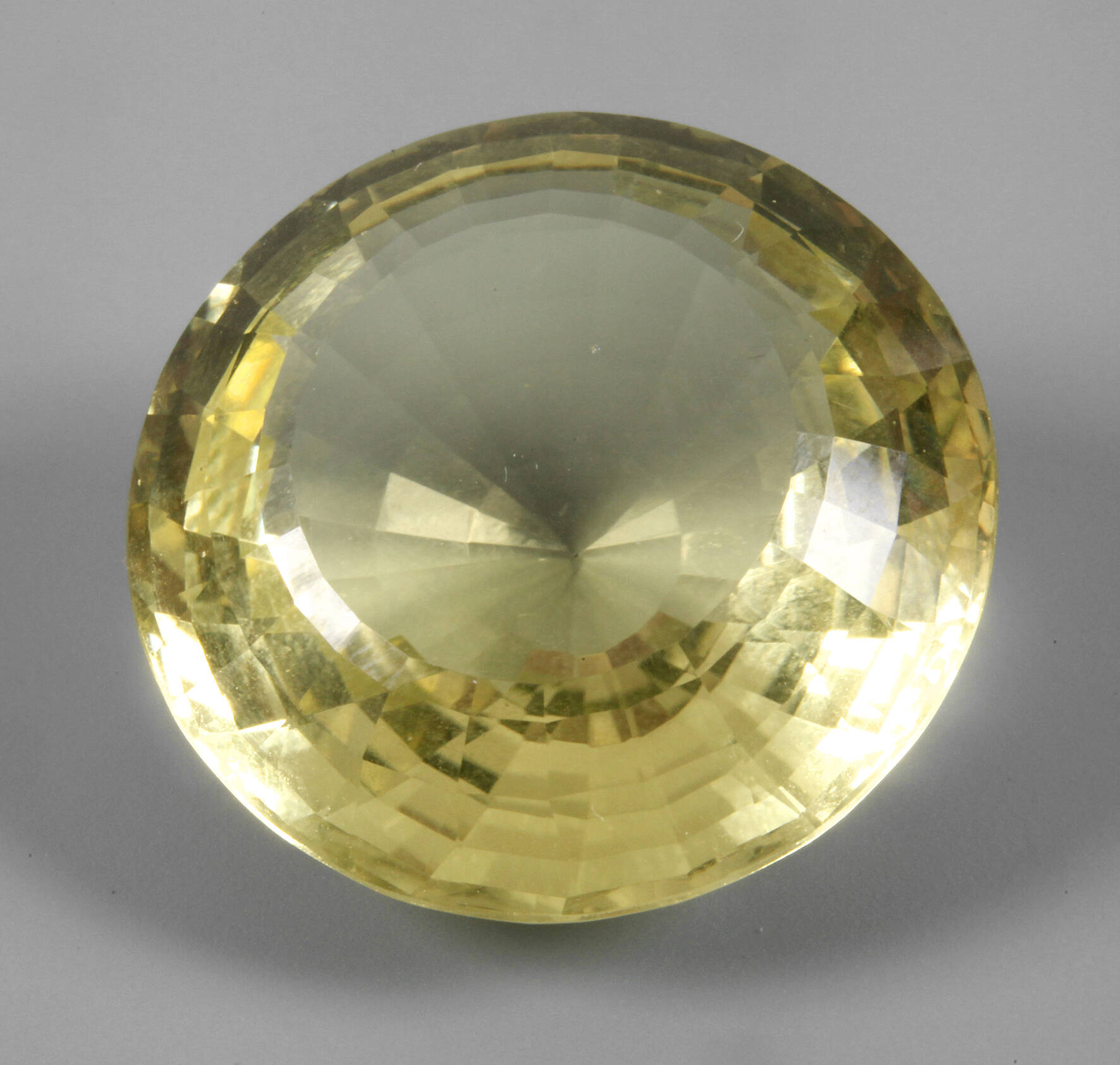 Facettierter Lemoncitrin