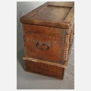 Große Renaissancetruhe