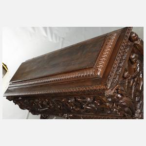 Truhe im Renaissancestil