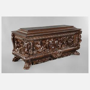 Truhe im Renaissancestil