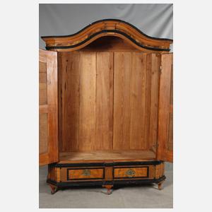 Intarsierter Barockschrank