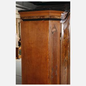 Intarsierter Barockschrank