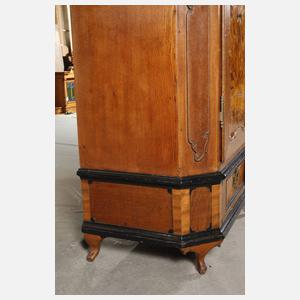 Intarsierter Barockschrank