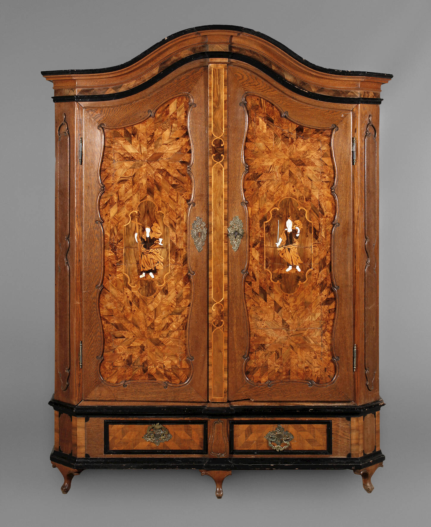 Intarsierter Barockschrank