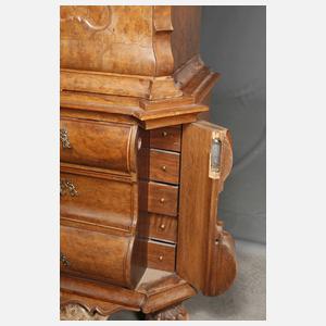 Barocker Aufsatzschrank