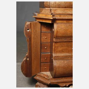 Barocker Aufsatzschrank