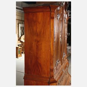 Großer Aufsatzschrank