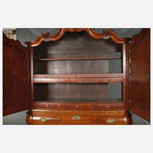 Großer Aufsatzschrank