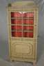 Kleiner Vitrinenschrank im Louis-seize-Stil