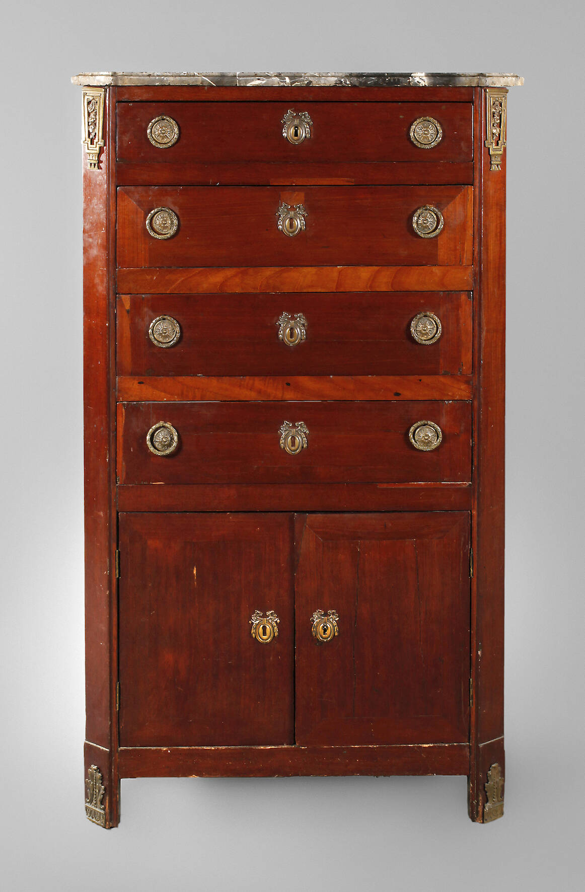 Klassizistische Chiffonaire