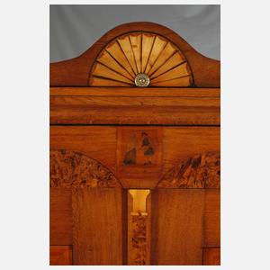 Großer Dielenschrank